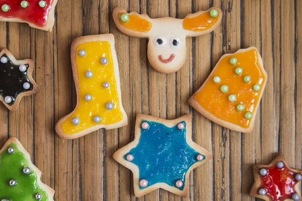 Navidad galletas caseras estrellas en mesa de madera — Foto de Stock