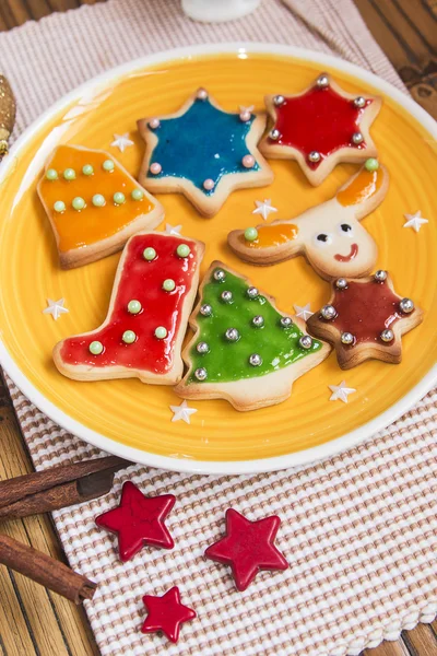 圣诞节手工饼干，木质的背景 — 图库照片