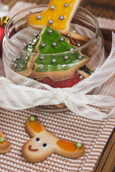 Ahşap arka plan üzerinde Noel el yapımı tatlılar — Stok fotoğraf