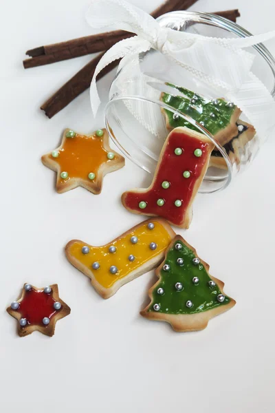 Рождественские печенье на белом фоне — стоковое фото