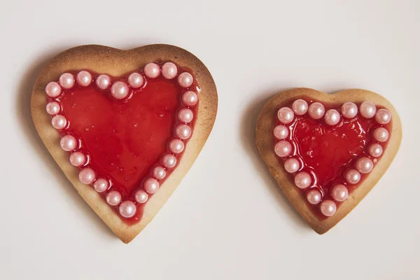 Dos románticas galletas de San Valentín caseras en forma de corazón — Foto de Stock