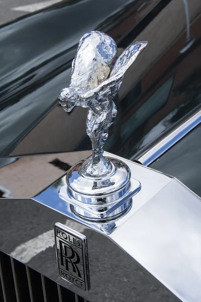 LA NUCIA, SPAIN - 7 april 2012. Hood ornament car of a Rolls Roy — Stock Photo, Image