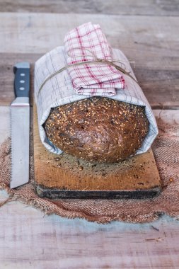 Tohumları ile rustik ekmek