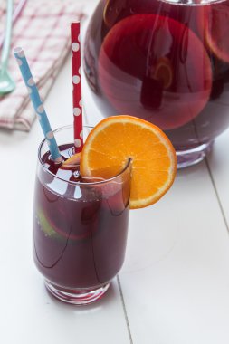 Sangria (punch) meyve ile yenileme