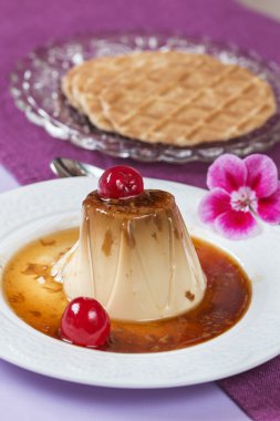 Panna cotta cheries, karamel ve gofret