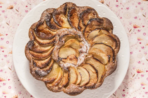 Homemade apple pie over a vintage background. Top view — Stock Photo, Image