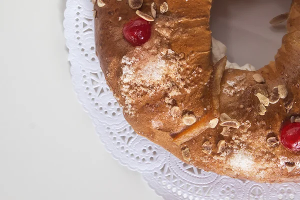 Bolo dos reis, Roscon de Reyes, doce tradicional espanhol para comer i — Fotografia de Stock
