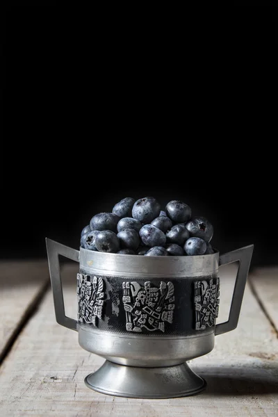 Blueberries in a rustic pot — Stock Photo, Image