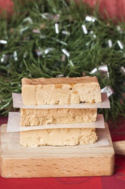 Turron, tipik İspanyol Noel tatlı Noel için ben hizmet