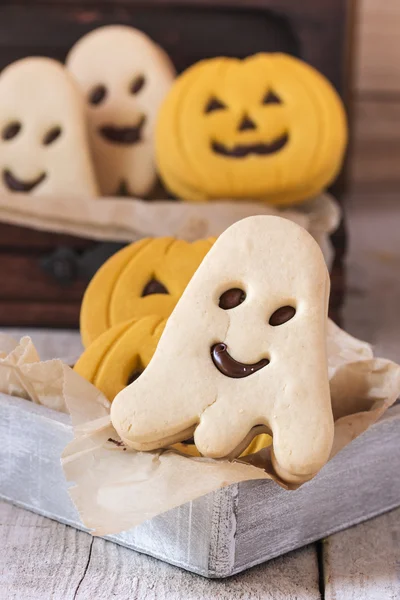 ハロウィンのゴーストとカボチャのクッキー — ストック写真