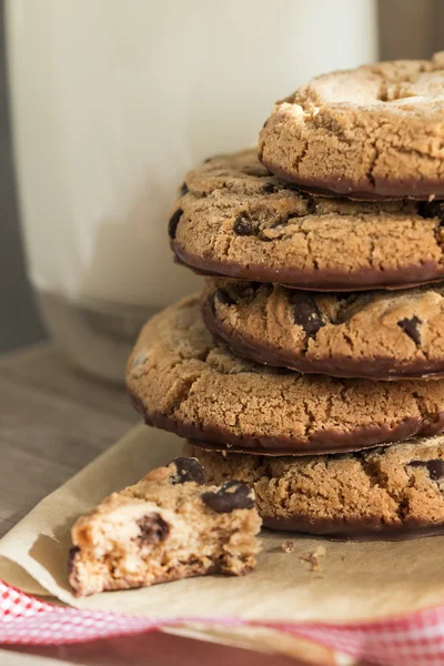 Chocolate cookies stack in detail, macro — Stock Photo, Image