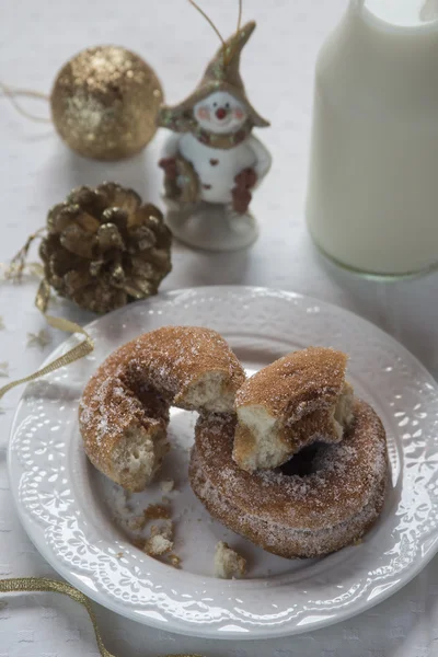 Ciambelle fritte, spuntino per Natale — Foto Stock