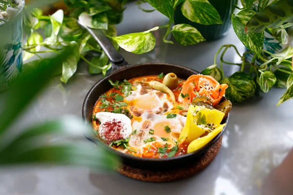 Shakshouka Gebakken Eieren Een Pan Met Groenten Tomaten Ontbijt Eieren — Stockfoto
