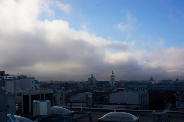 Soirée Saint-Pétersbourg vue sur la ville avec From The Roof — Photo