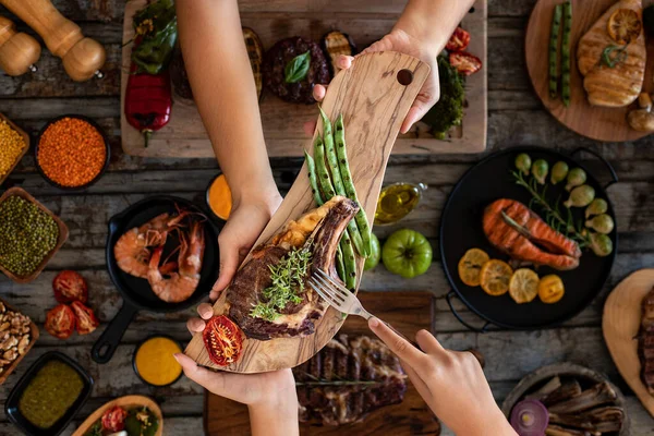 Verschillende Soorten Gegrild Vlees Tafel Het Restaurant Maaltijden Aanbieden Aan — Stockfoto