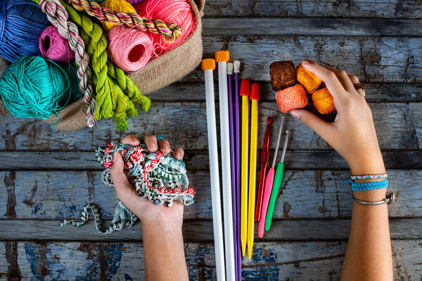 Делаю вышивку на столе. Ручная работа с этамином  