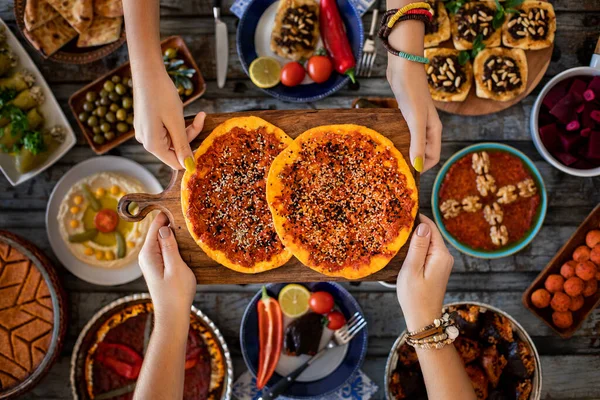 Traditioneel Eten Biberli Ekmek Tafel Peper Saus Het Pitabrood Kebab — Stockfoto