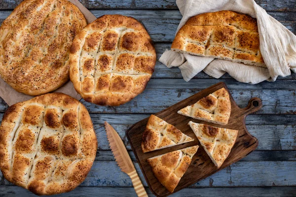 Ramadan Fladenbrot Auf Dem Tisch Ramazan Pidesi — Stockfoto