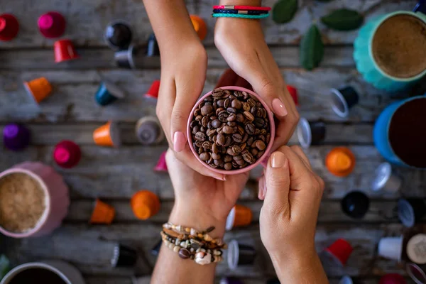 Kaffeebohnen Geröstet Instant Und Gemahlener Kaffee Den Tassen Und Kaffeekapseln — Stockfoto