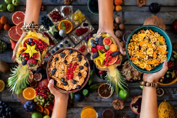 Hands Two Women Sharing Breakfast Bowl Breakfast Fresh Fruit Muesli — Stock Photo, Image