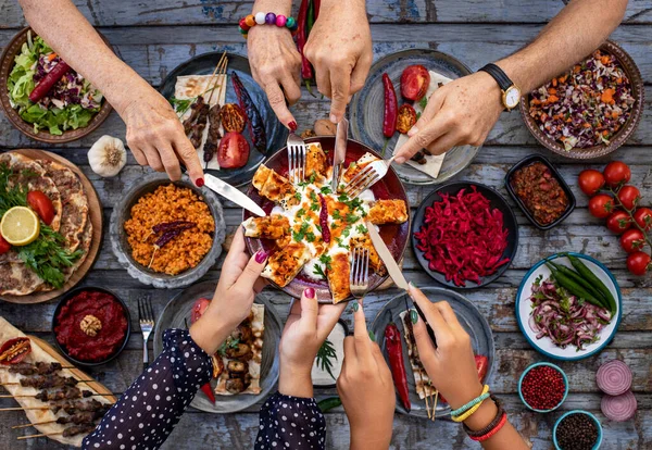 Veel Soorten Kebab Tafel Zoals Adana Kebab Eettafel Met Familie — Stockfoto