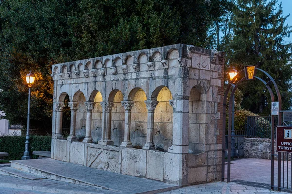 Isernia Molise Broederlijke Fontein Een Elegante Openbare Fontein Evenals Een — Stockfoto