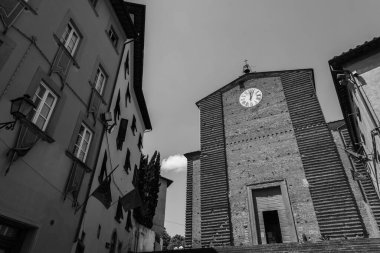 Fucecchio, San Giovanni Battista Kolej Kilisesi. Adı San Giovanni Battista 'dan gelmektedir ve bugünkü Piazza Vittorio Veneto' nun üzerinde yer almaktadır..