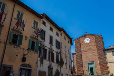 Fucecchio, San Giovanni Battista Kolej Kilisesi. Adı San Giovanni Battista 'dan gelmektedir ve bugünkü Piazza Vittorio Veneto' nun üzerinde yer almaktadır..