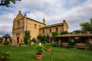 Bernardella, Ascoli Piceno, Marche. Madonna della Consolazione Sığınağı. Görünüm