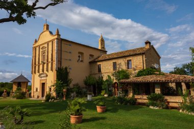 Bernardella, Ascoli Piceno, Marche. Madonna della Consolazione Sığınağı. Görünüm