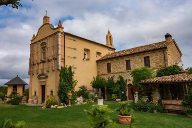 Bernardella, Ascoli Piceno, Marche. Madonna della Consolazione Sığınağı. Görünüm