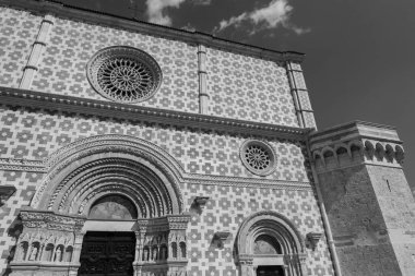 L 'Aquila, Abruzzo, Santa Maria di Collemaggio Bazilikası, şehrin 1288 yılından kalma dini bir sembolü.