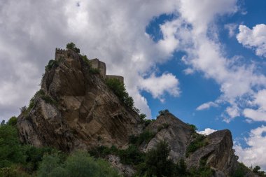 Roccascalegna, Ortaçağ Şatosu. Roccascalegna Şatosu, Chieti ilinin Roccascalegna belediyesine bağlı bir savunma yapısıdır..