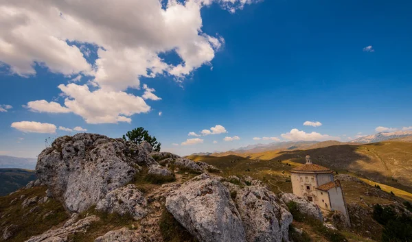 Abruzja Akwila Rocca Calascio Kościół Della Piet Kościół Znajduje Się — Zdjęcie stockowe