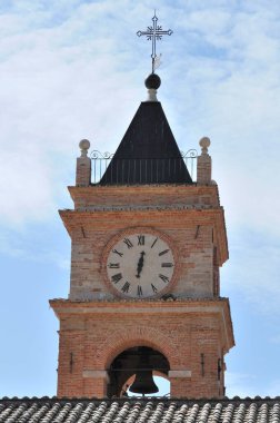 Trisulti, Lazio. Trisulti Charterhouse, Frosinone ilinin Collepardo ilçesine bağlı bir manastır. 1879 yılında ulusal bir anıt olarak kabul edilmiştir..