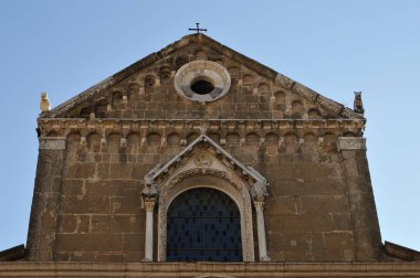Sessa Aurunca, Campania. Kubbe. 12. yüzyılın başlarında (1113 yılında kutsanmıştır) inşa edilen Sessa Aurunca Katedrali, 13. yüzyılın ilk yarısında mevcut görünümünü aldı..