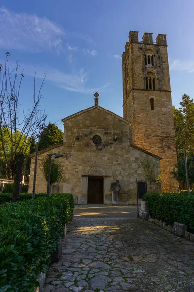 Roccavivara Heiligdom Van Maria Canneto Omringd Door Pijnbomen Een Gebied — Stockfoto