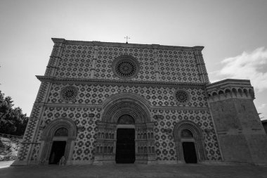L 'Aquila, Abruzzo, Santa Maria di Collemaggio Bazilikası, şehrin 1288 yılından kalma dini bir sembolü.
