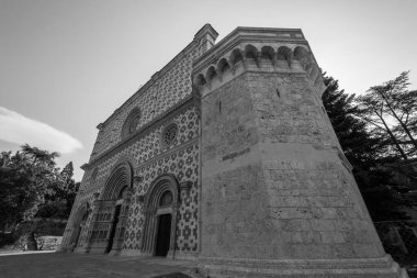 L 'Aquila, Abruzzo, Santa Maria di Collemaggio Bazilikası, şehrin 1288 yılından kalma dini bir sembolü.