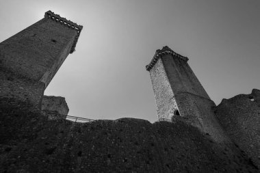 Pacentro, L 'Aquila, Abruzzo. Caldora Kalesi. Caldora Kalesi ya da Cantelmo Şatosu, Pacentro 'nun tarihi merkezinde, L' Aquila ili 'nde bulunan antik bir Abruzzo kalesidir..