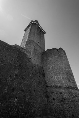 Pacentro, L 'Aquila, Abruzzo. Caldora Kalesi. Caldora Kalesi ya da Cantelmo Şatosu, Pacentro 'nun tarihi merkezinde, L' Aquila ili 'nde bulunan antik bir Abruzzo kalesidir..