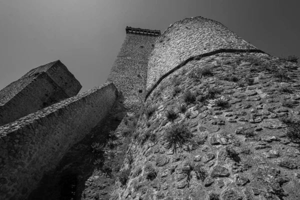 Pacentro Laquila Abruzzo 卡多拉城堡卡多拉城堡 Castle Caldora或Castle Cantelmo 是Abruzzo的古老防御工事 位于拉奎拉省Pacentro的历史中心 — 图库照片