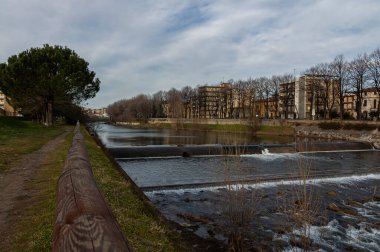 Prato, Toskana. Toskana 'nın eş anlamlı vilayetinin başkenti. = = Coğrafya = = Toskana 'nın ikinci, İtalya' nın orta kesiminde ise Roma ve Floransa 'dan sonra üçüncü şehridir.. 