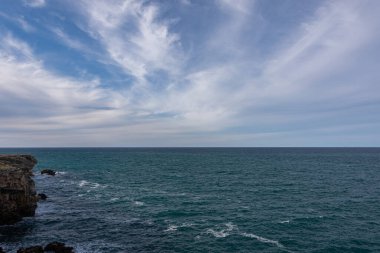 Kısrak başına polignano. Puglia, Almanya 'nın Bari eyaletinde yer alan bir şehirdir. Şehrin en eski kısmı Adriyatik Denizi 'ne bakan kayalık bir çıkıntının üzerinde duruyor..
