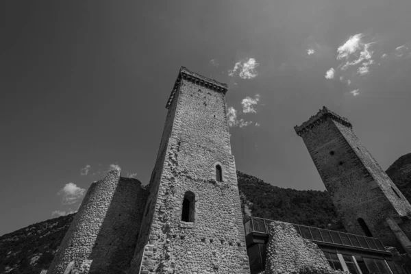 Pacentro Laquila Abruzzo 卡多拉城堡卡多拉城堡 Castle Caldora或Castle Cantelmo 是Abruzzo的古老防御工事 位于拉奎拉省Pacentro的历史中心 — 图库照片