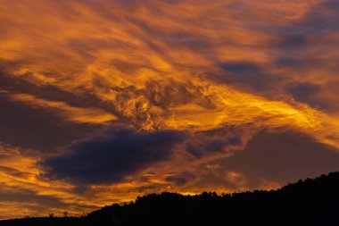Molise, İtalya. Muhteşem kış gündoğumu.