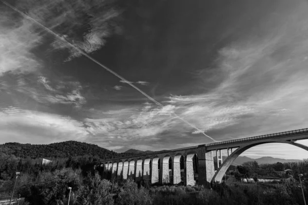 Isernia Molise Ιταλία Σιδηροδρομική Γέφυρα Σάντο Σπιρίτο Προβολή — Φωτογραφία Αρχείου