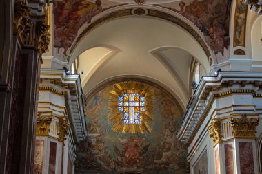 Isernia, Molise. Havari Aziz Petrus Katedrali, Isernia şehrinin en önemli Katolik binasıdır..