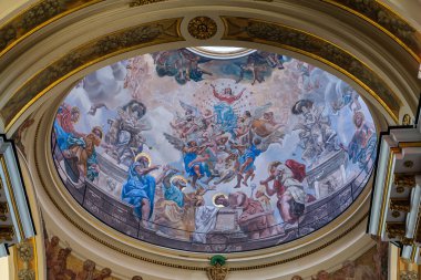 Isernia, Molise. Havari Aziz Petrus Katedrali, Isernia şehrinin en önemli Katolik binasıdır..