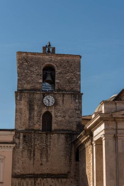 Isernia, Molise. Havari Aziz Petrus Katedrali, Isernia şehrinin en önemli Katolik binasıdır..